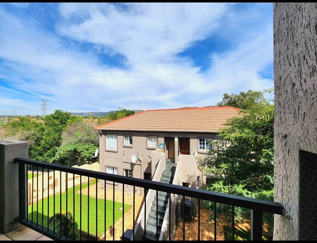 2 BEDROOM APARTMENT FOR SALE IN WILGEHEUWEL